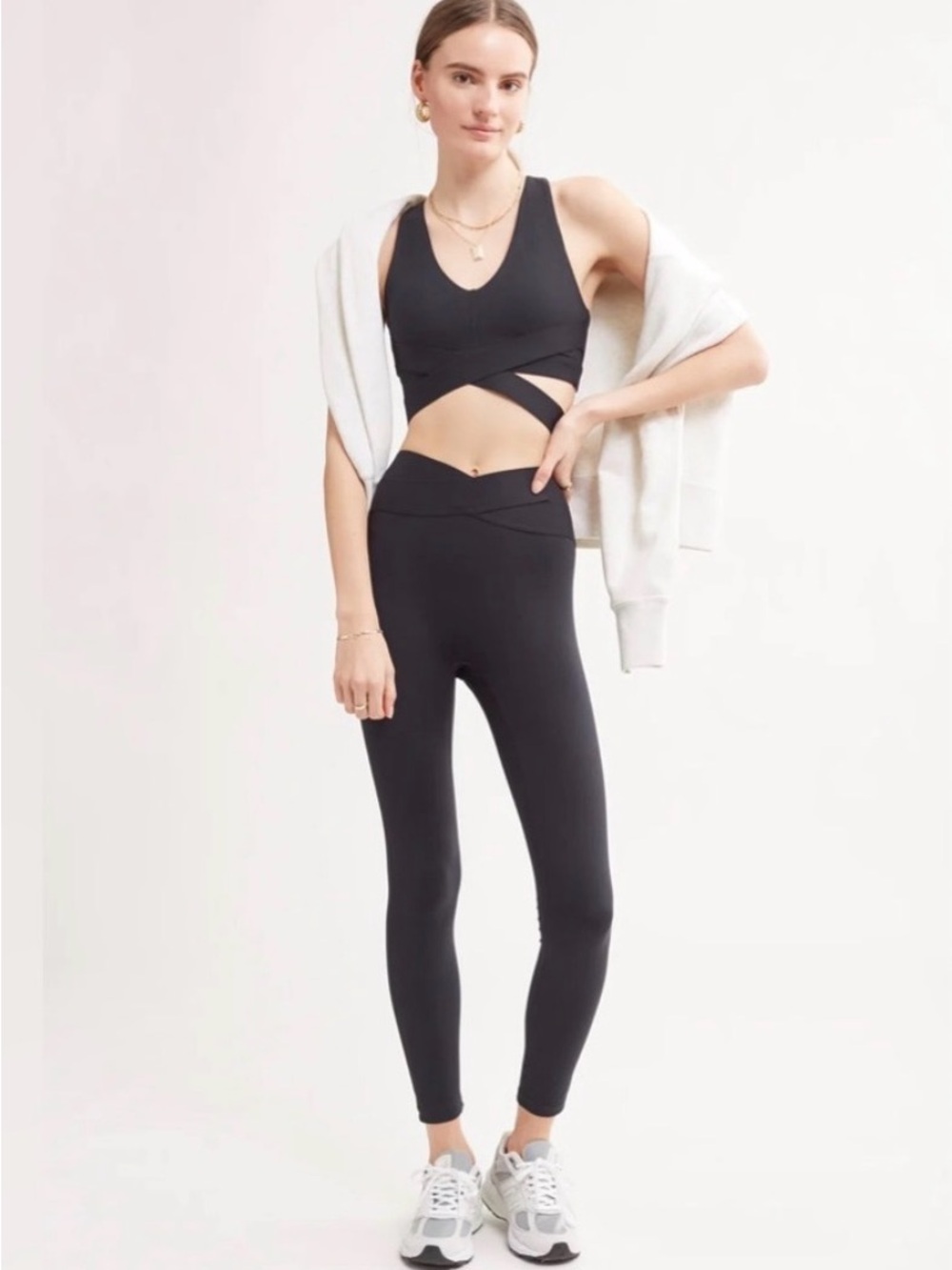 Le ore High-Rise Black Seamless Performance Leggings and sports bra set